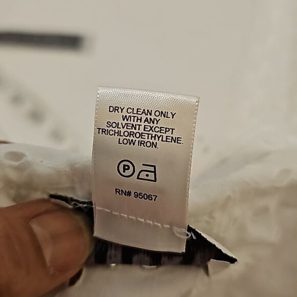 Oscar de la renta Eyelet button down shirt size 6 - Picture 10 of 10